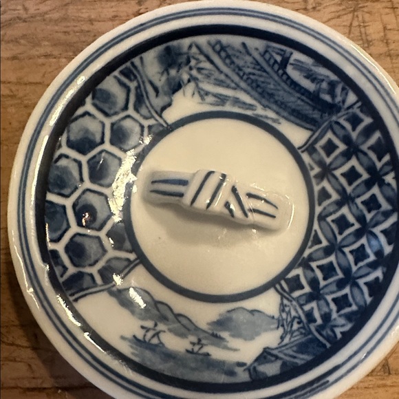 Japanese Blue & White Ceramic Mizusashi (Tea Ceremony Water Jar) - Picture 5 of 11